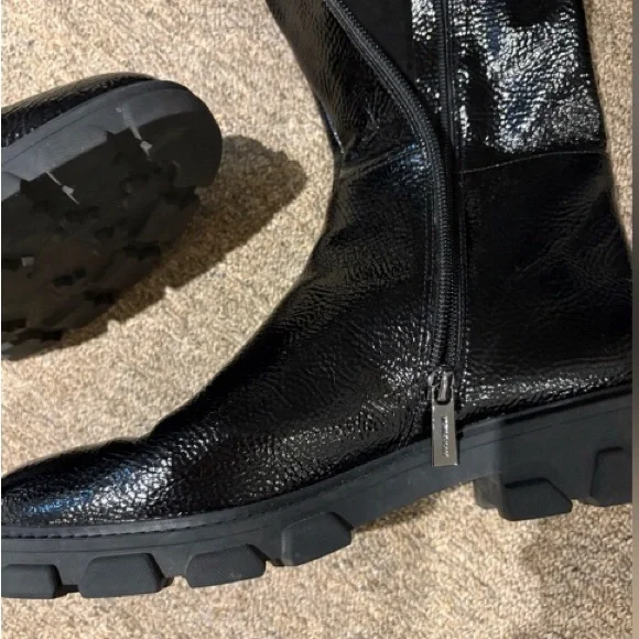 MICHAEL MICHAEL KORS
Crackled Patent Leather Boot Size 10 - Picture 3 of 4